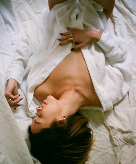 Emma Carmi porn star gallery