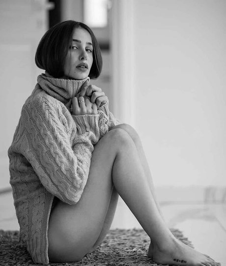 Emuna Zuzut model erotic image