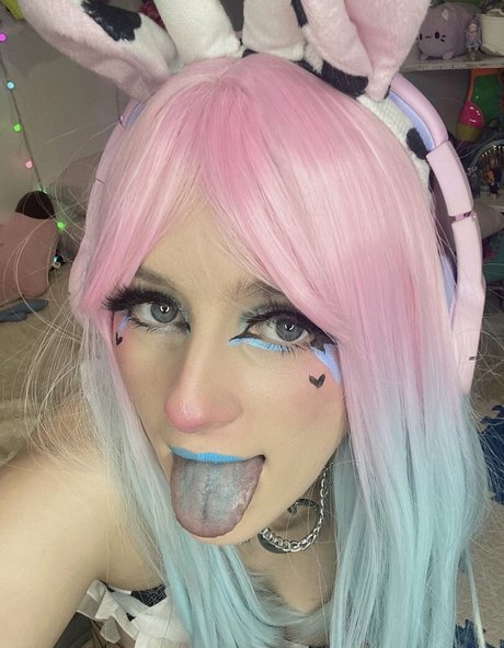 Puppiiemilk model xxx image