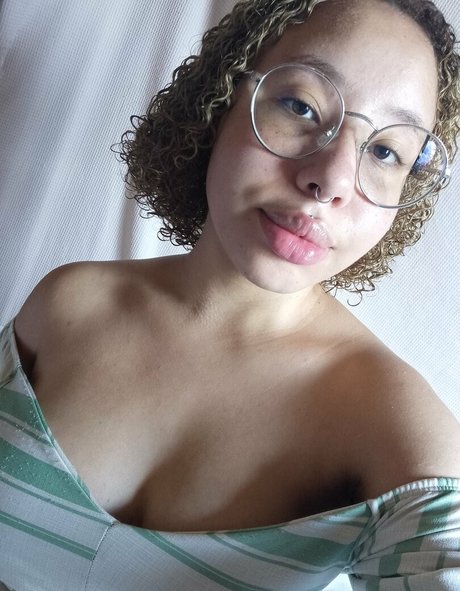 SafiraPhan nice model picture