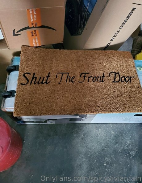 spicyvivianrain model naked image