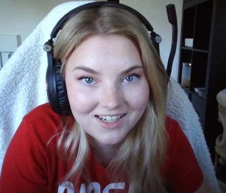 lesbian pussy onlyfans art naked archive