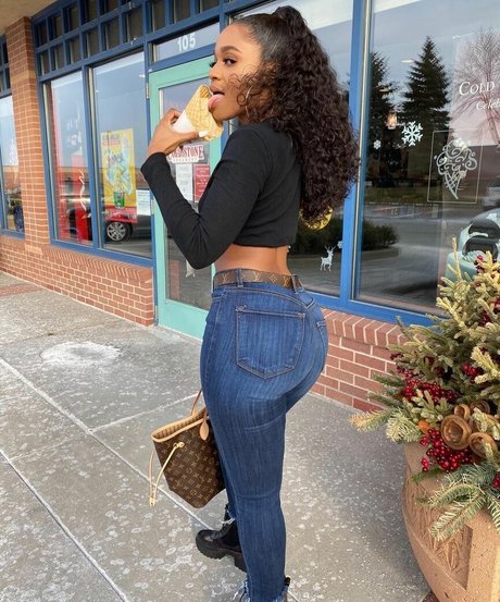 skinny babe onlyfans sexy photo