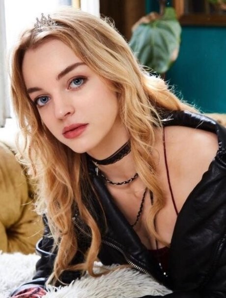 Olivia Rose Keegan nudes star archive