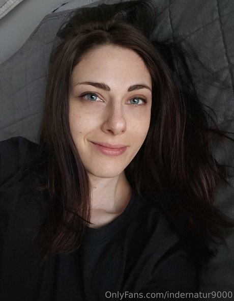 Indienatur90 model naked photos