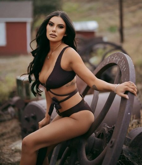 Danielle Ruiz pornstar xxx archive