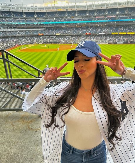 karenn fit naked star image