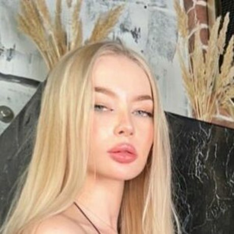 PlaywithAnny erotic star image