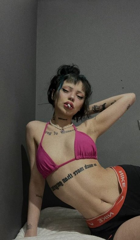 yeahmur naked model picture