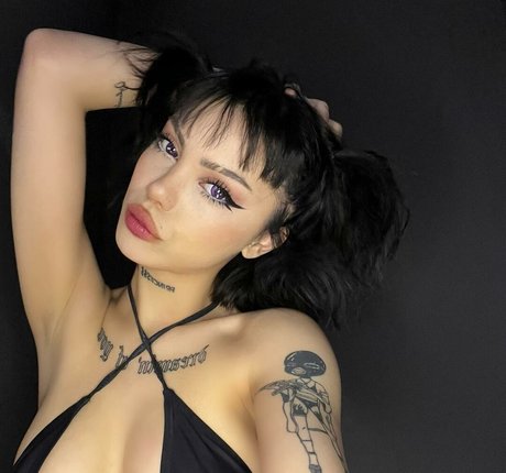 yeahmur nude model photos