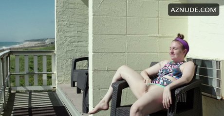 Lena Dunham star exclusive image