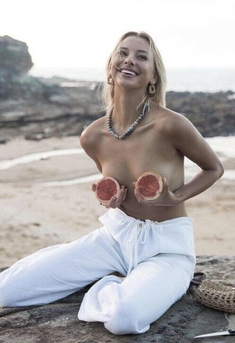 Stephanie Belovukovic sexy actress archive