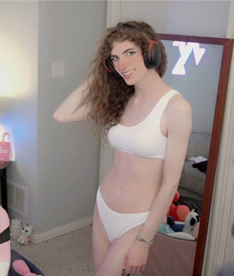 ASpicyCow nude pornstar pics