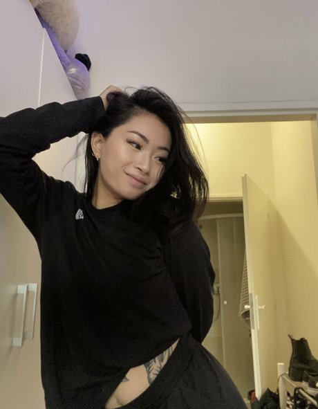 asianiina high quality pornstar img