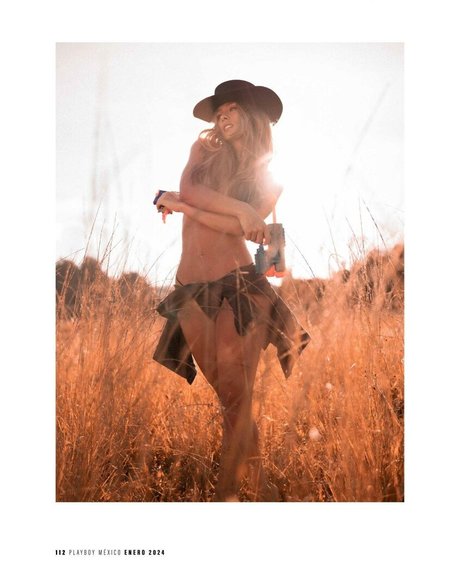 Aura Valderrama exclusive star pics