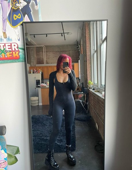 babe brunette onlyfans pornographic photo