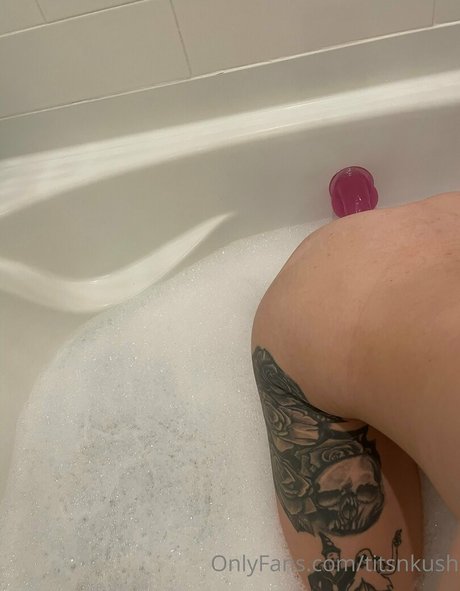 TitsNkush model top archive