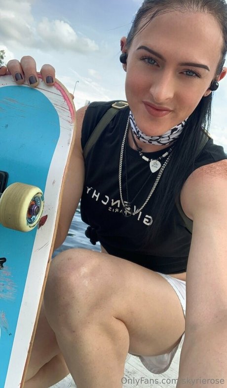 skyrierose model xxx images