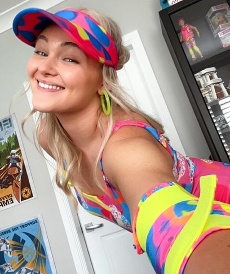 Hollyonfilm pornstar hot image