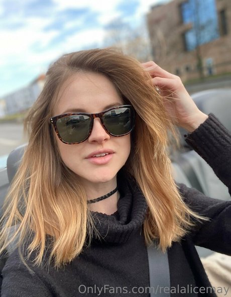 sweetheart girl model pornographic images