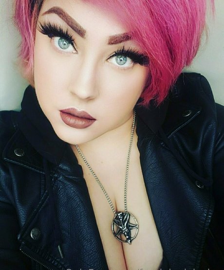 frauleinvivicalee pornographic model picture