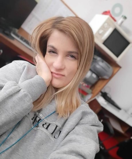 BunnyZuz hot model img