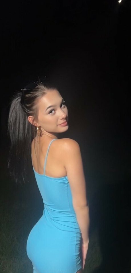 Goddesslilixoxo pornographic model picture