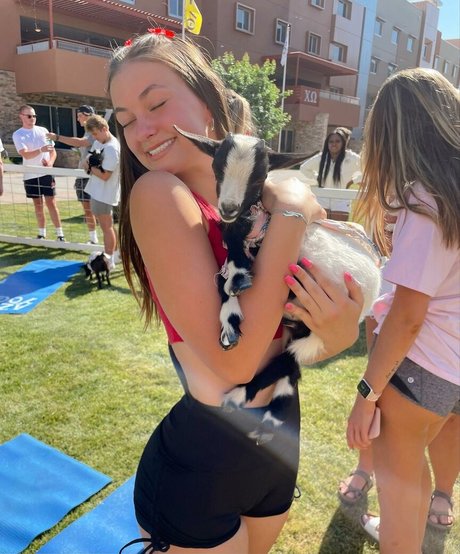 Elyssa Williams hot model pic