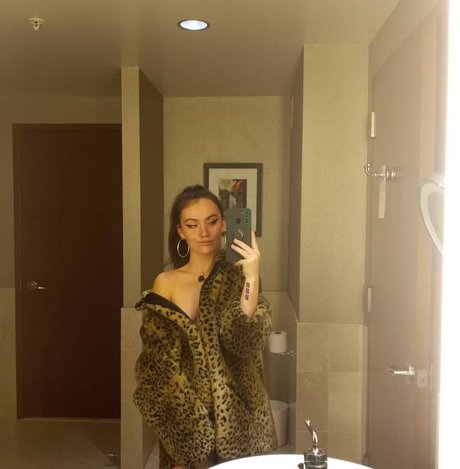 Aziixaa nice model image