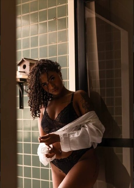 Fernanda Souza model exclusive photo