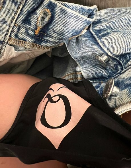 HotWifeHeidi pornographic model picture