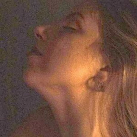 Lia Swan hd actress gallery