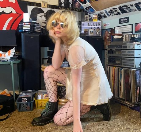 Issy Allen exclusive pornstar pic