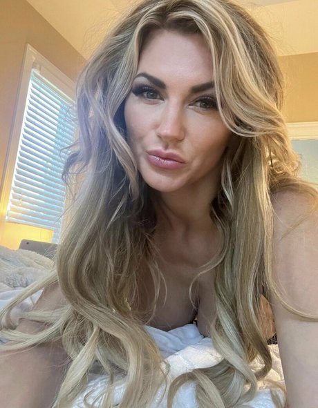 Melania Mercer star exclusive photo