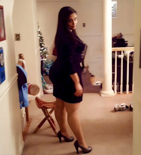 Walk Historical model high quality images