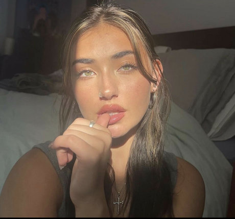 Sofia Bonjardim hot model images