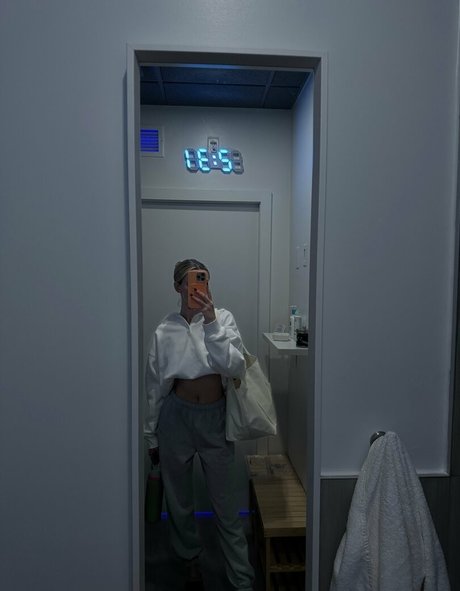 movewithmeredith naked star gallery