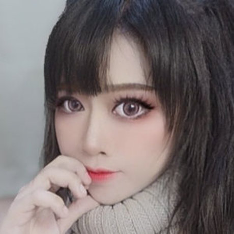 queencosth beautiful model pic