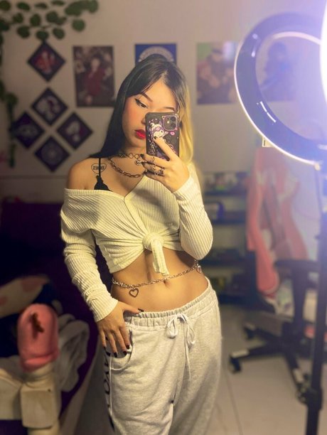 apuddii model naked images