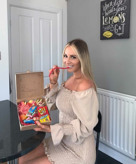 Faylee Oxenham model sex image