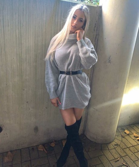 Faylee Oxenham star sexy images