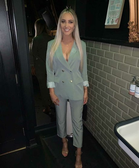 Faylee Oxenham pornographic star pictures