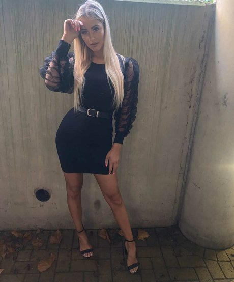 Faylee Oxenham hot model gallery