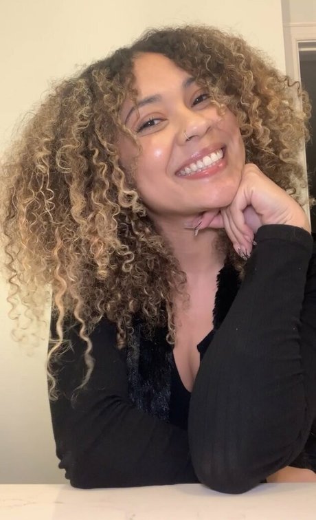 Omgitsbratch free pornstar img