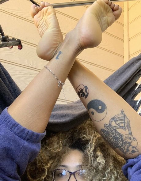 Omgitsbratch model pretty pic