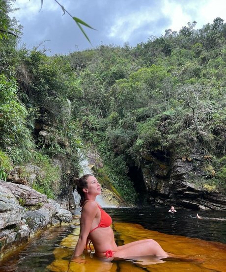 Laryssa Ayres nice model photo