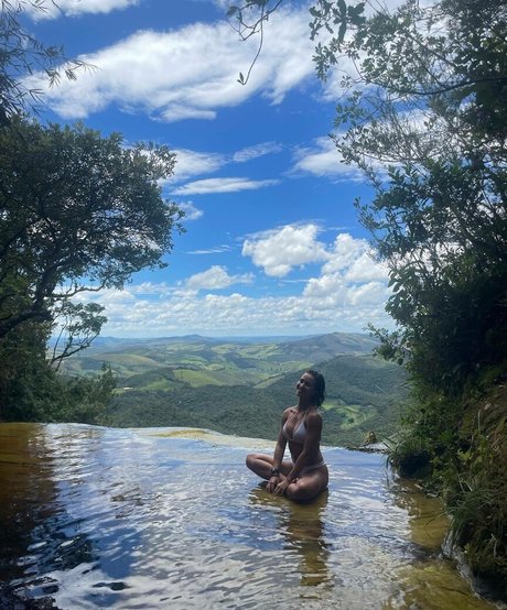 Laryssa Ayres nude pornstar img