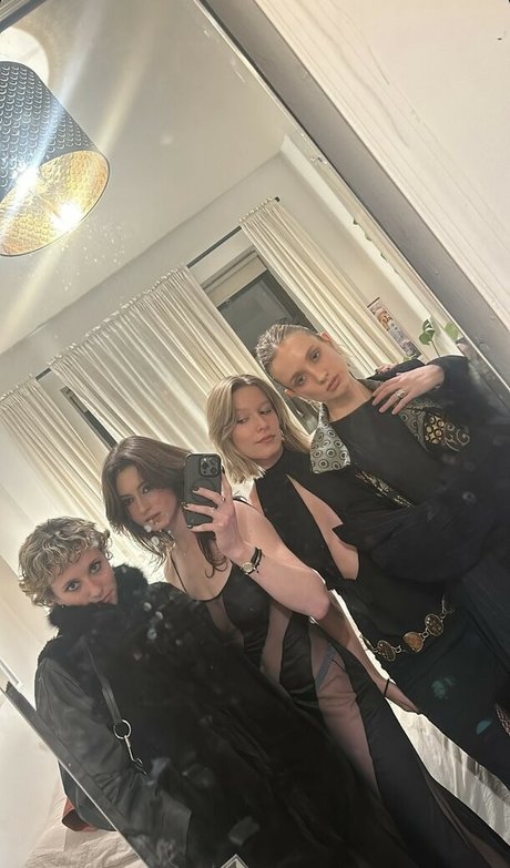 leels_ pornographic star pics