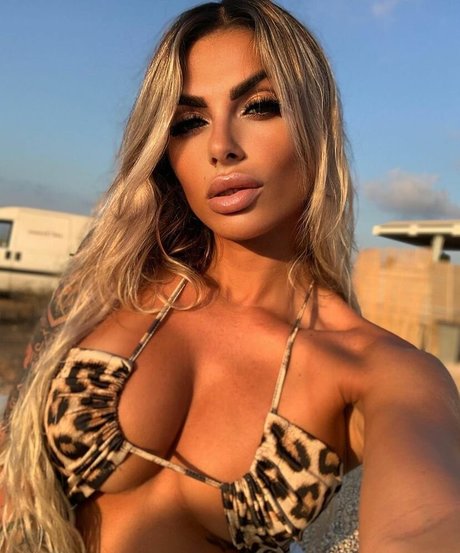 Brenda Gallo beautiful model img