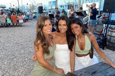 Allie Rosadino model sexy picture